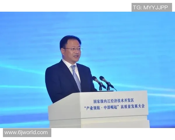 重庆足球队灵活性创新高引发关注助力球队崛起与发展