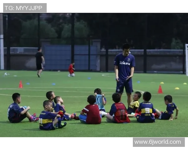 汉堡队与维踢球者的激烈对决揭示足球战术与团队合作的重要性 汉堡队与维踢球者的激烈对决揭示足球战术与团队合作的重要性