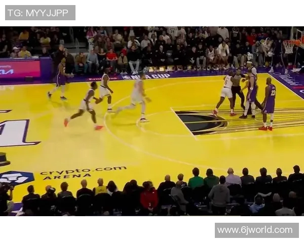 湖人对决快船深圳赛场激情四溢球迷期待精彩对抗与巅峰对决 湖人对决快船深圳赛场激情四溢球迷期待精彩对抗与巅峰对决