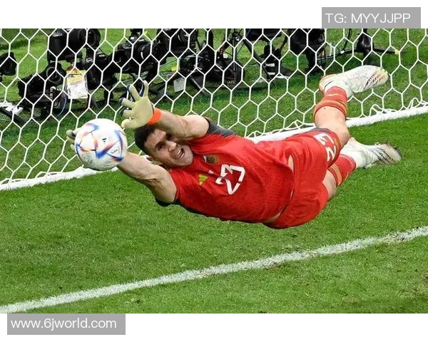 马丁内斯的传奇旅程：从青涩球员到世界足坛的璀璨明星