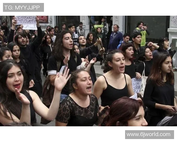 秘鲁与智利激战正酣比分悬念迭起引发球迷热议